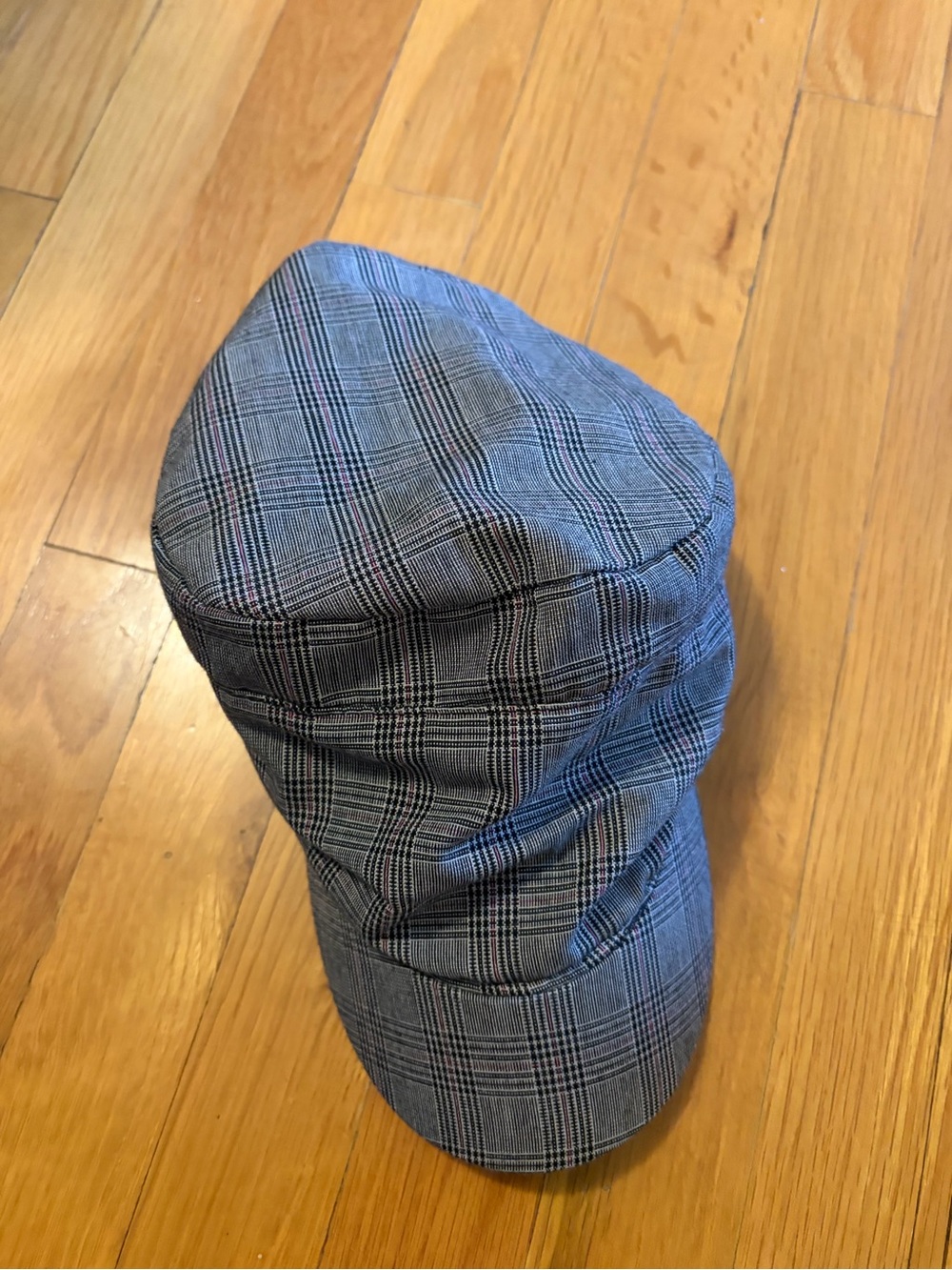 Classic Glen Plaid Women’s Cap in Gray